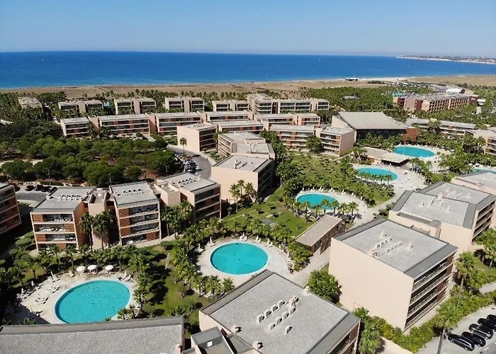 Ambassador Salgados 아파트