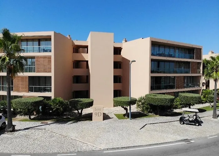 Ambassador Salgados 아파트