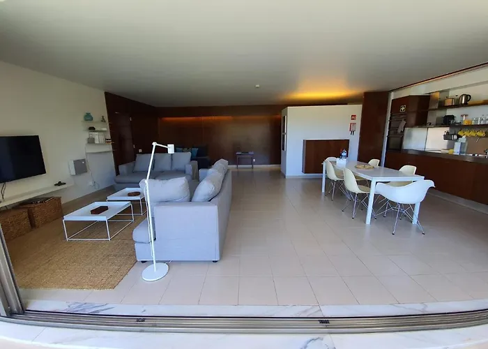 Ambassador Salgados 아파트